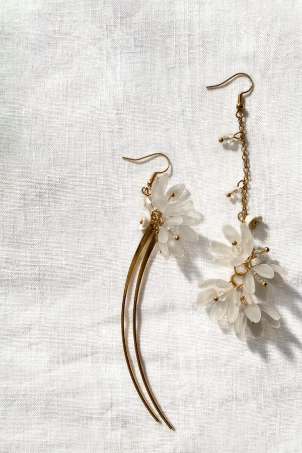 Willah Cascading Flower Bead Earrings White Online now